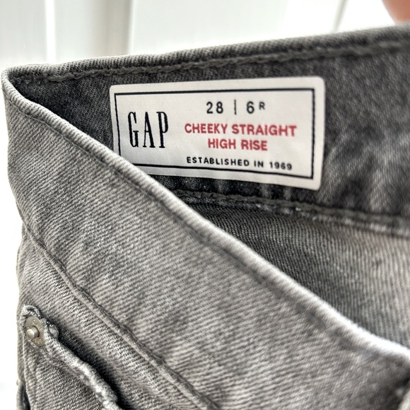 GAP Jeans Cheeky Straight High Rise Women’s 28 6R Regular -worn only a few times - Picture 3 of 6